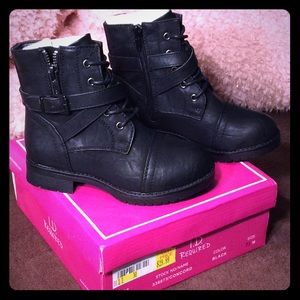 *BRAND NEW* Black combat boots